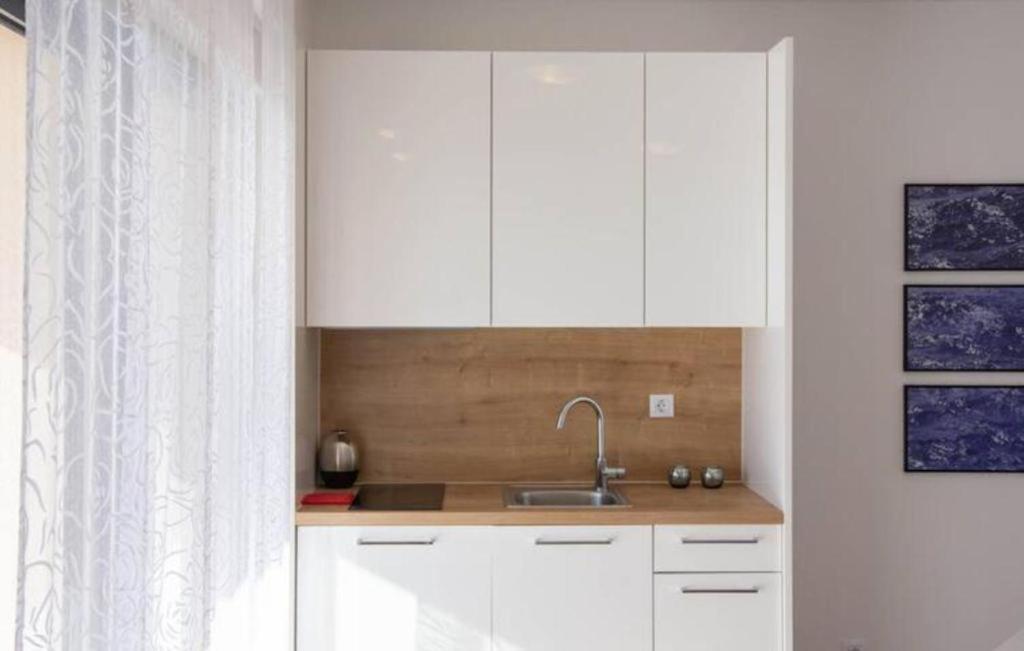 12 Apartment *